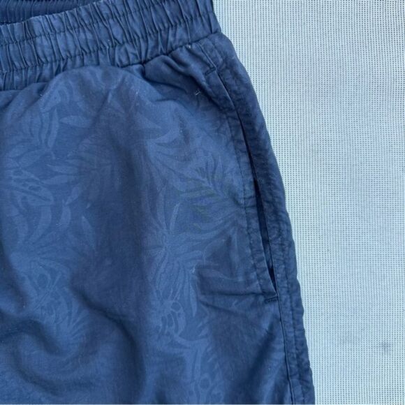 Minimum Black Hawaiian swim shorts size Medium beachy​ leaf print charcoal pool - Picture 3 of 3